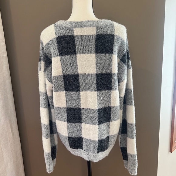 Women's Cyprus Cozy Black & White Plaid Sweater, Size Large - Picture 5 of 9